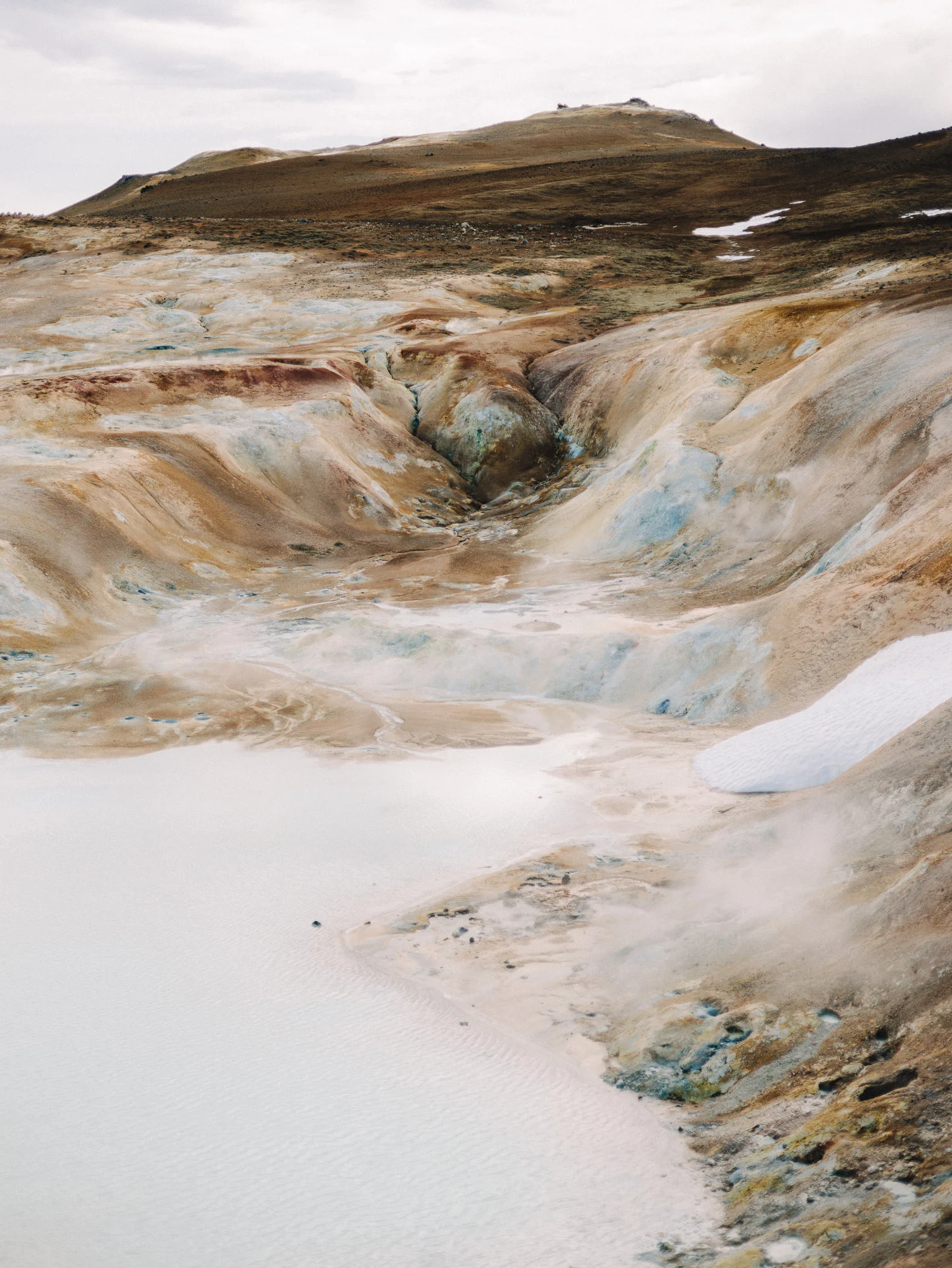 Terres colorées et fumerolles de la zone géothermique de Námafjall