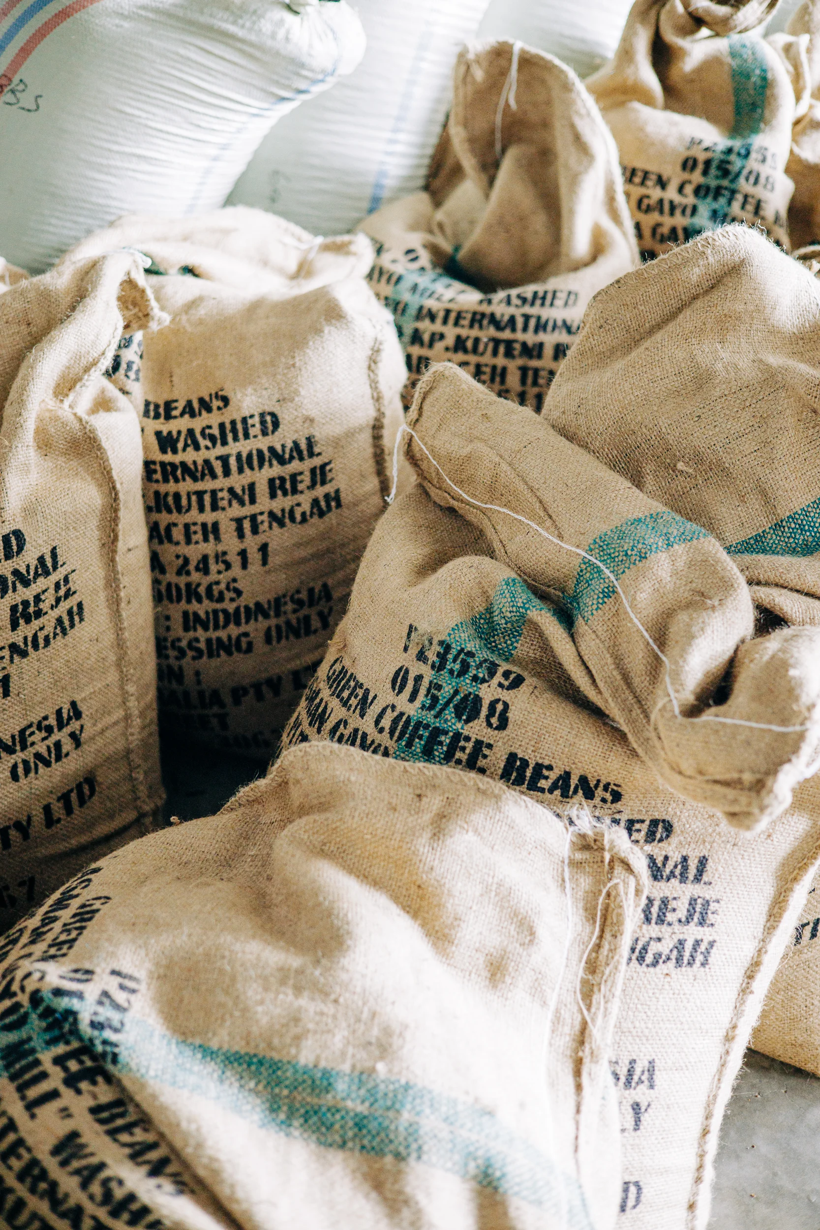 Sacs en toile de jute de café vert d'Aceh prêts à l'export