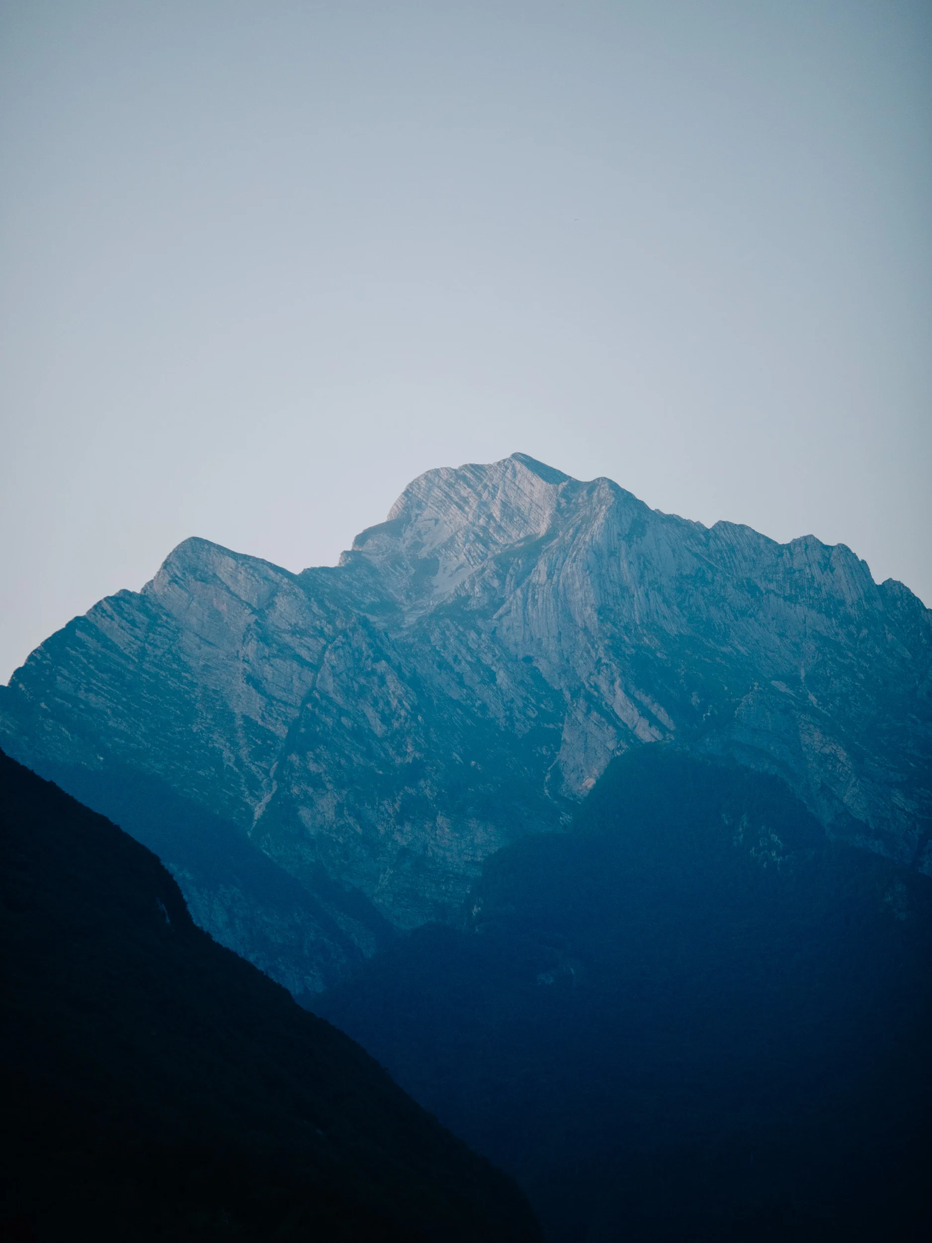 Sommet des Alpes juliennes à l'heure bleue, Slovénie