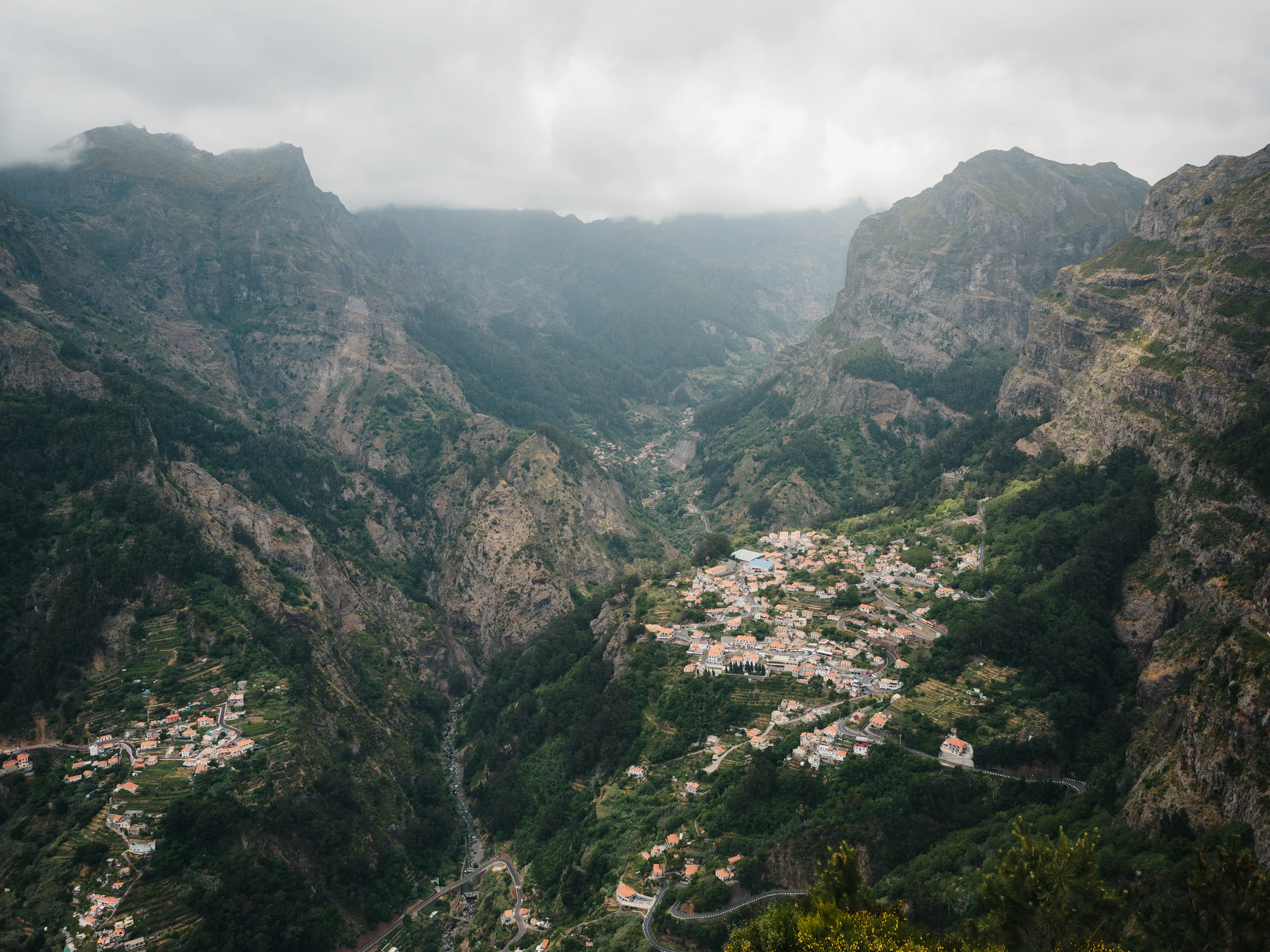 Village de Curral das Freiras au fond de la vallée des Nonnes, Madère